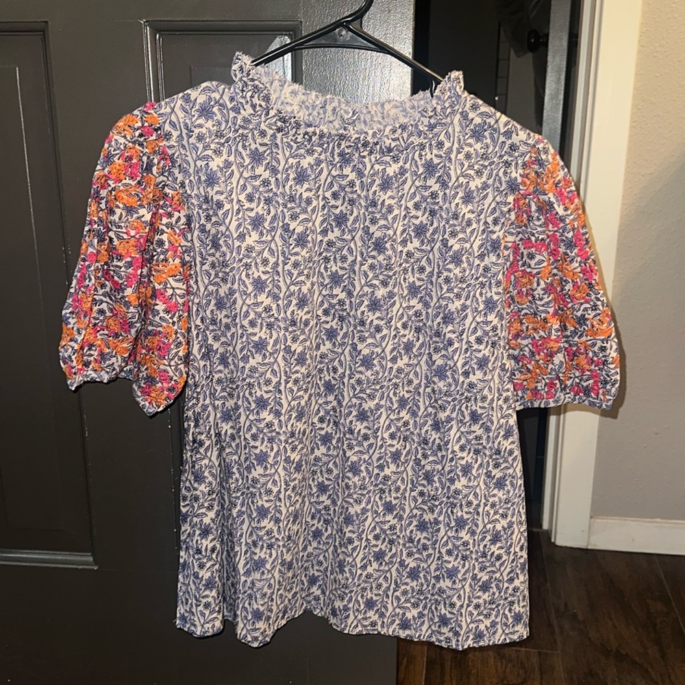 Blouse with embroidered sleeves